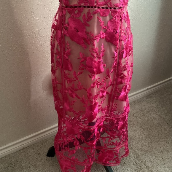 Women’s Lace Dress - Picture 2 of 10